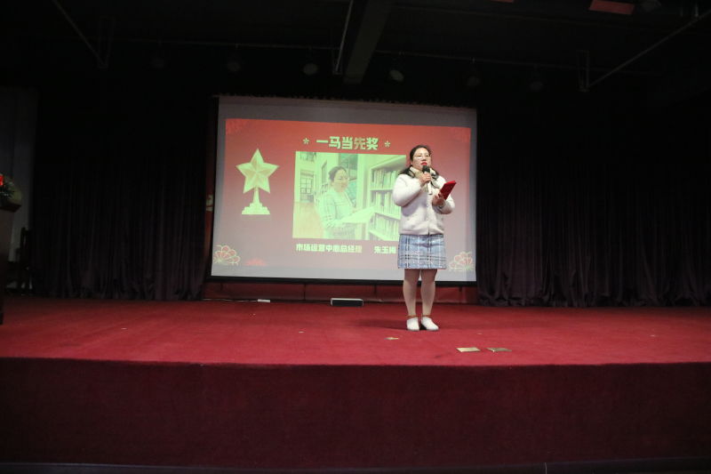 一馬當(dāng)先.JPG 一馬當(dāng)先.JPG